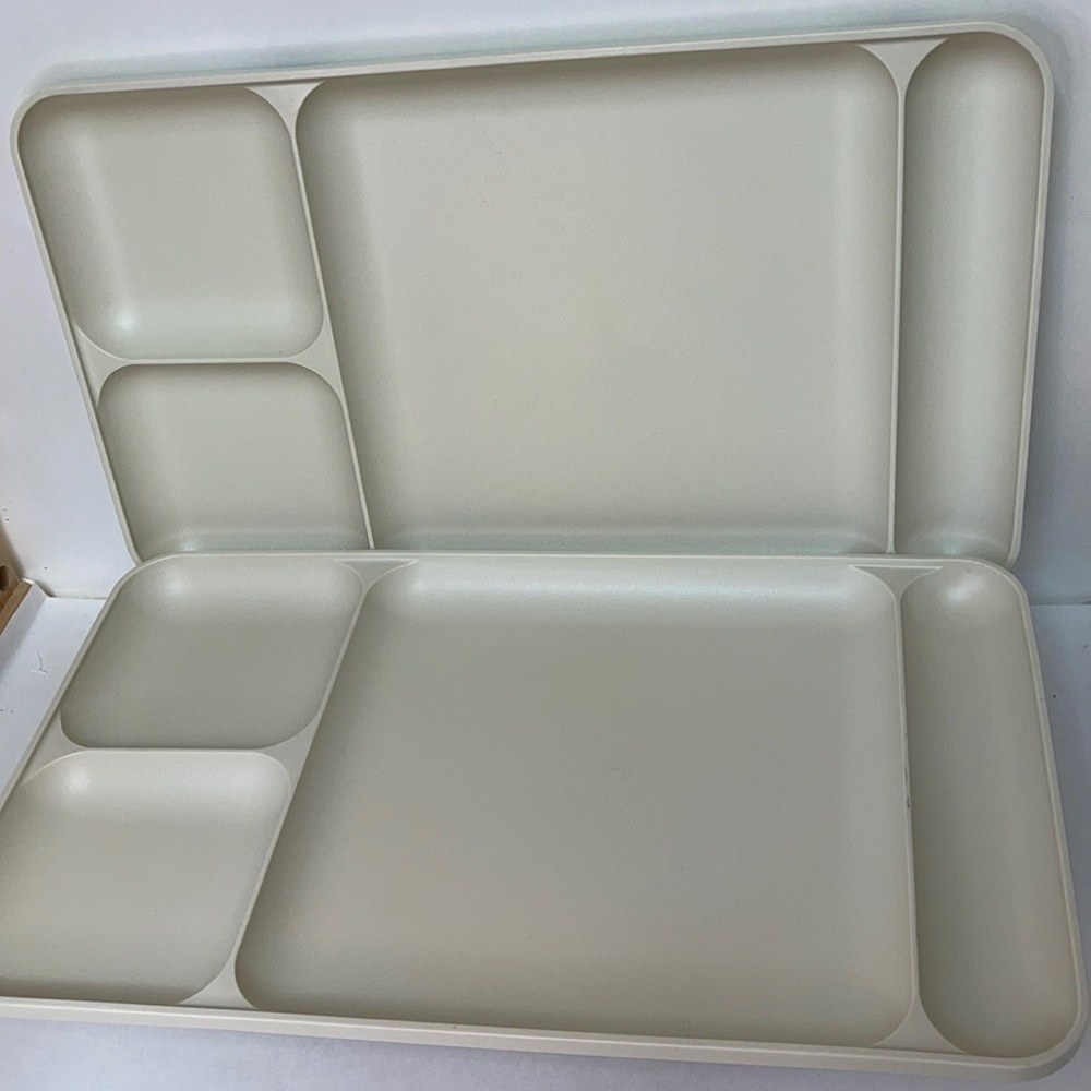 Set of 2 Tupperware meal trays